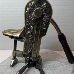 Vintners Reserve Elegant Wine Corker with Grapevine Motif